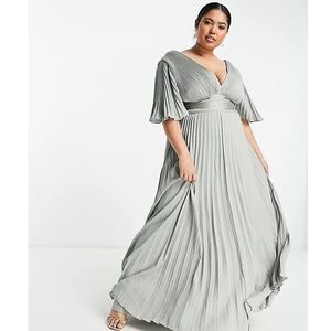 NWT ASOS Curve Pleated Chiffon Bridesmaid Dress (copy)